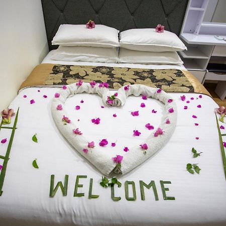 Ihaven Thulusdhoo Hotel Bagian luar foto