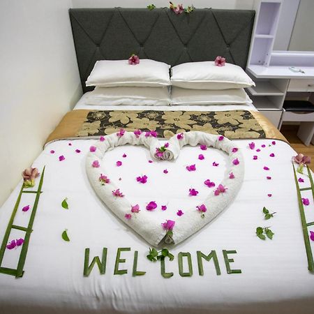 Ihaven Thulusdhoo Hotel Bagian luar foto