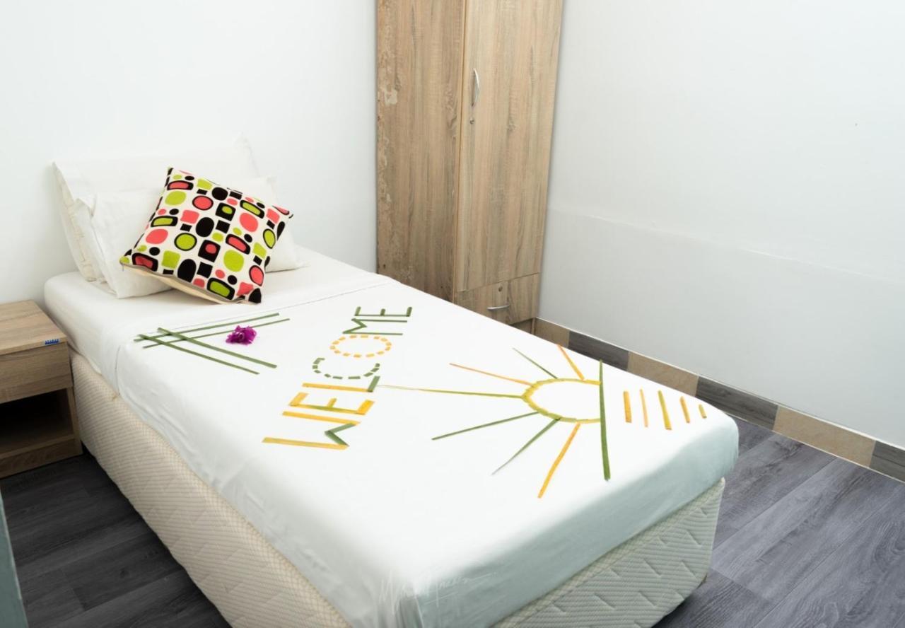 Ihaven Thulusdhoo Hotel Bagian luar foto