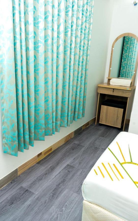 Ihaven Thulusdhoo Hotel Bagian luar foto