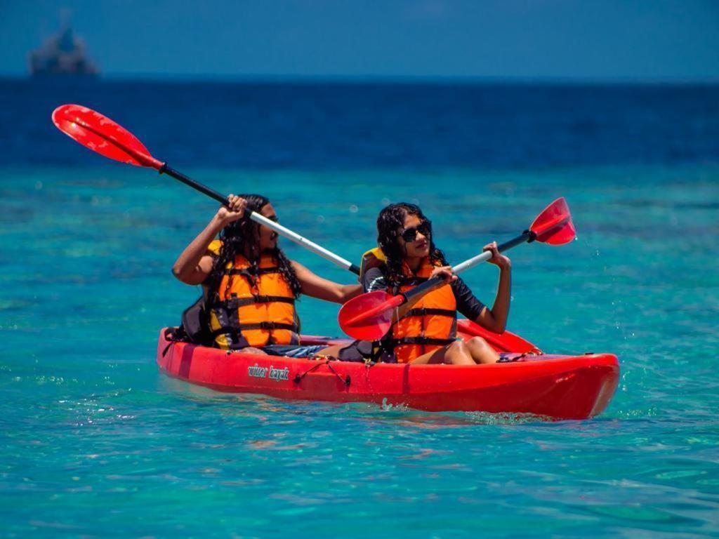 Ihaven Thulusdhoo Hotel Bagian luar foto