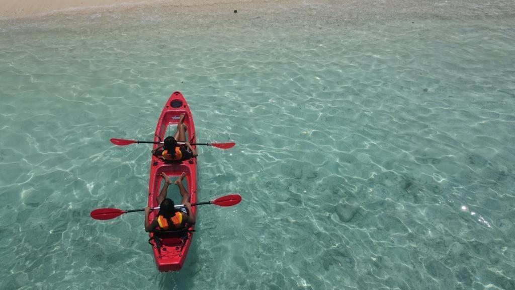 Ihaven Thulusdhoo Hotel Bagian luar foto