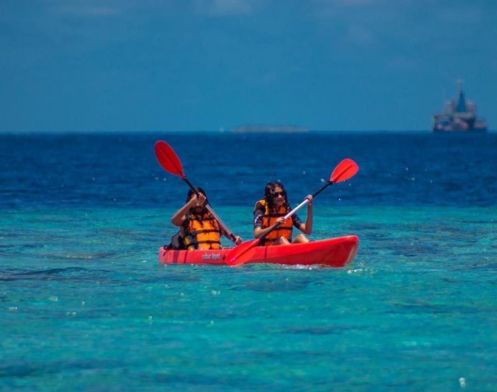 Ihaven Thulusdhoo Hotel Bagian luar foto