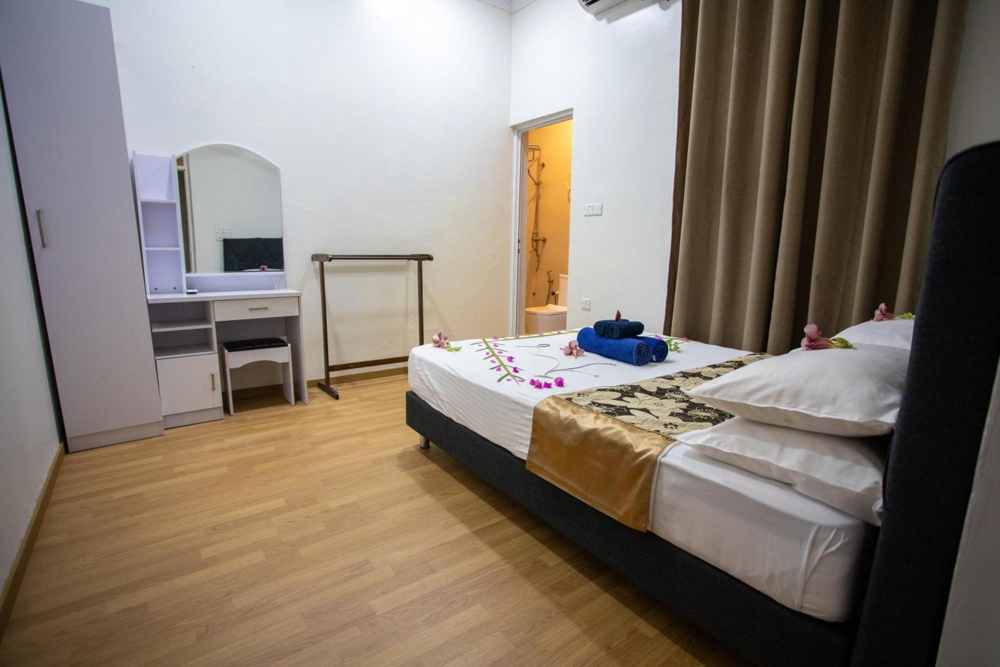 Ihaven Thulusdhoo Hotel Bagian luar foto