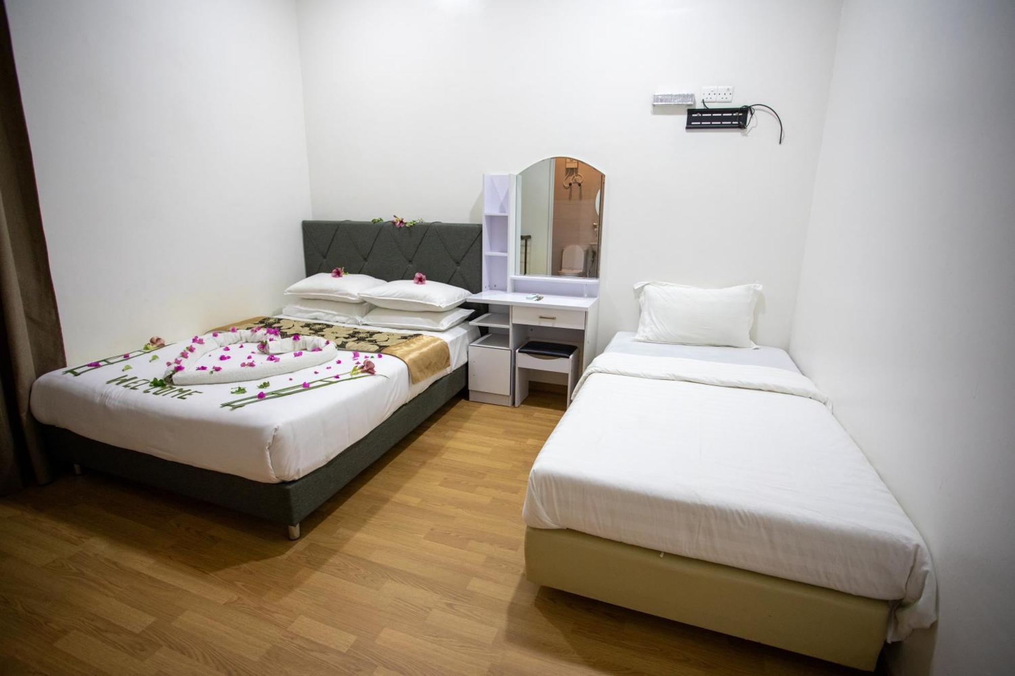 Ihaven Thulusdhoo Hotel Bagian luar foto