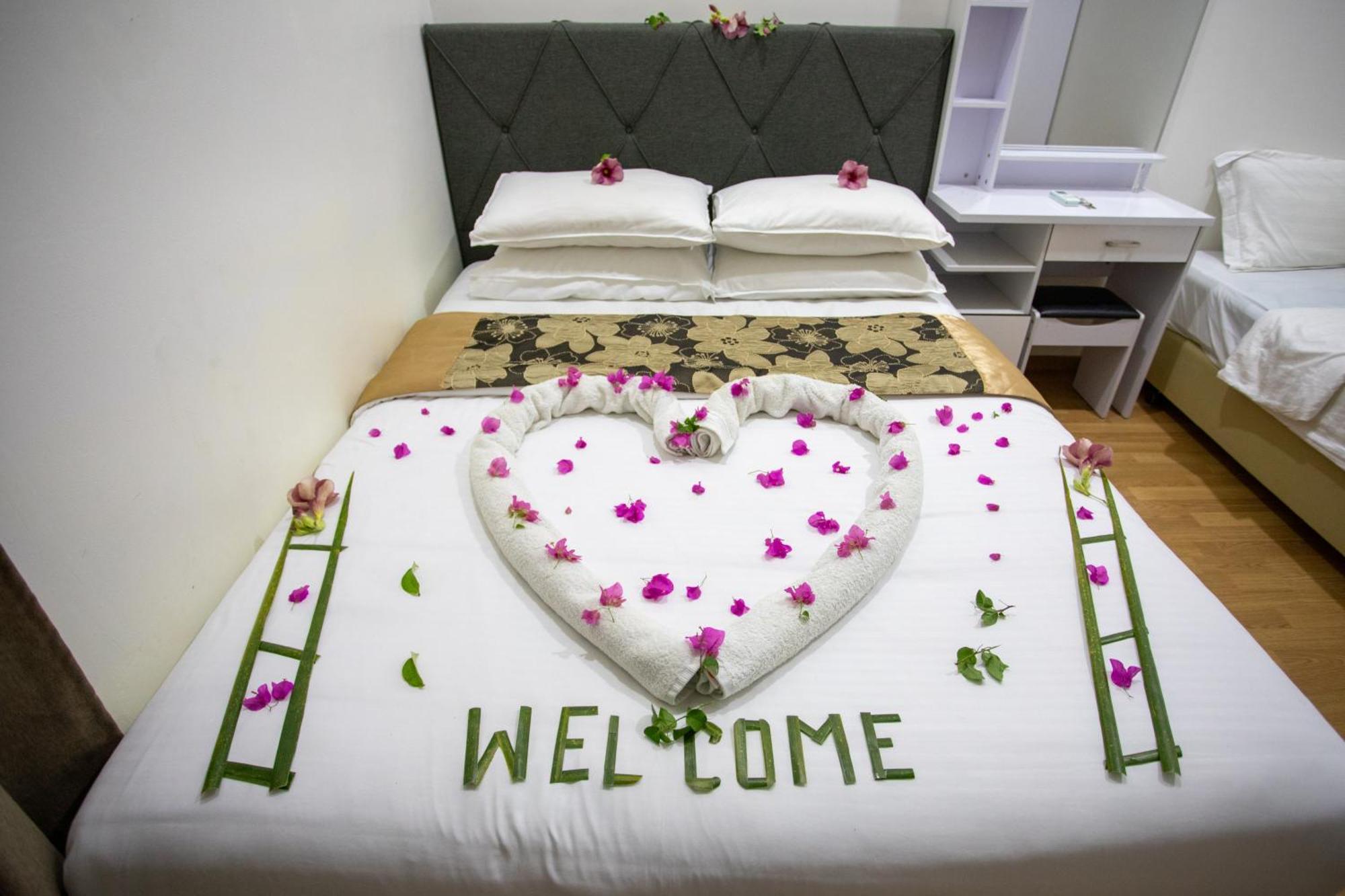 Ihaven Thulusdhoo Hotel Bagian luar foto